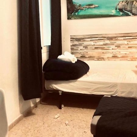 Low Cost Room Малага Экстерьер фото