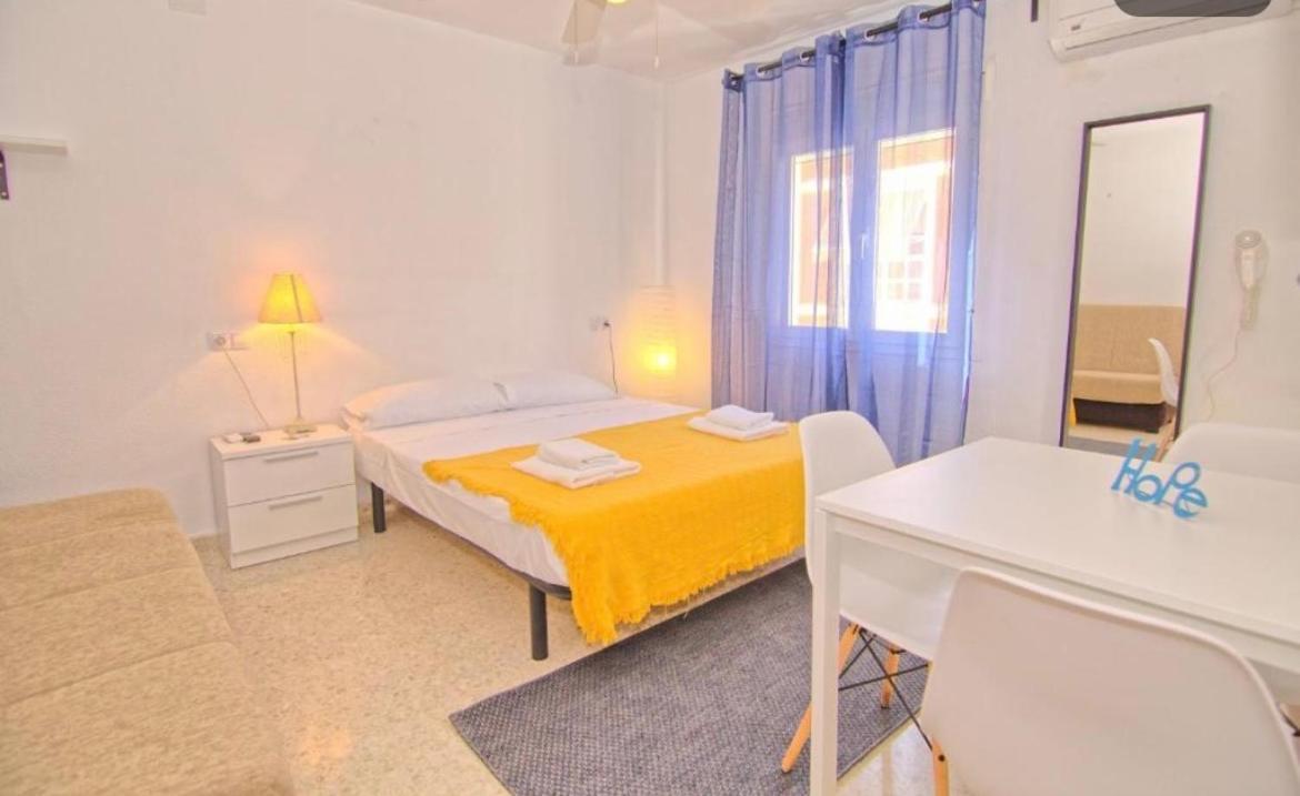Low Cost Room Малага Экстерьер фото