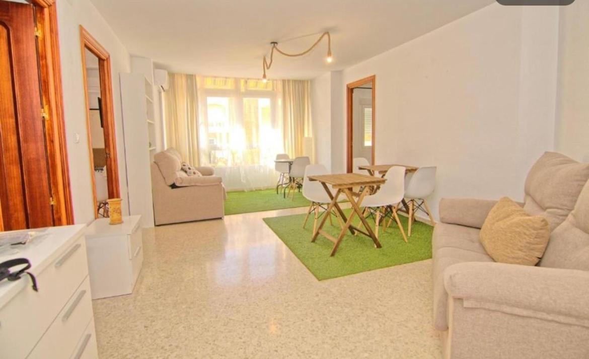 Low Cost Room Малага Экстерьер фото
