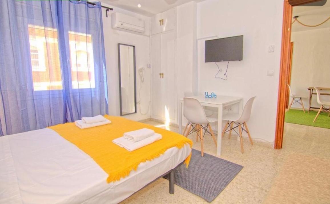 Low Cost Room Малага Экстерьер фото