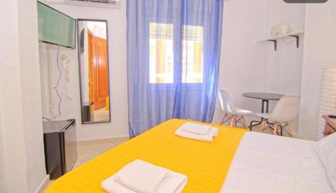 Low Cost Room Малага Экстерьер фото