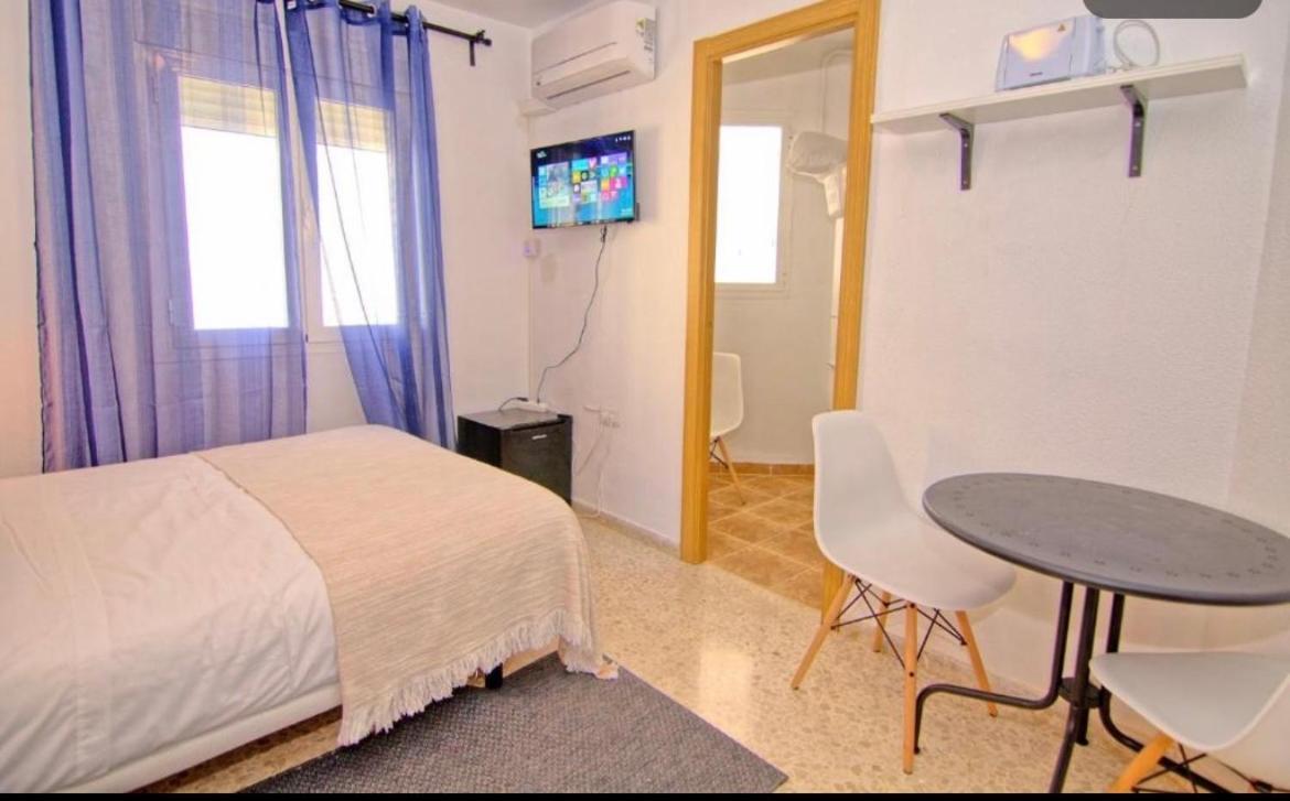 Low Cost Room Малага Экстерьер фото