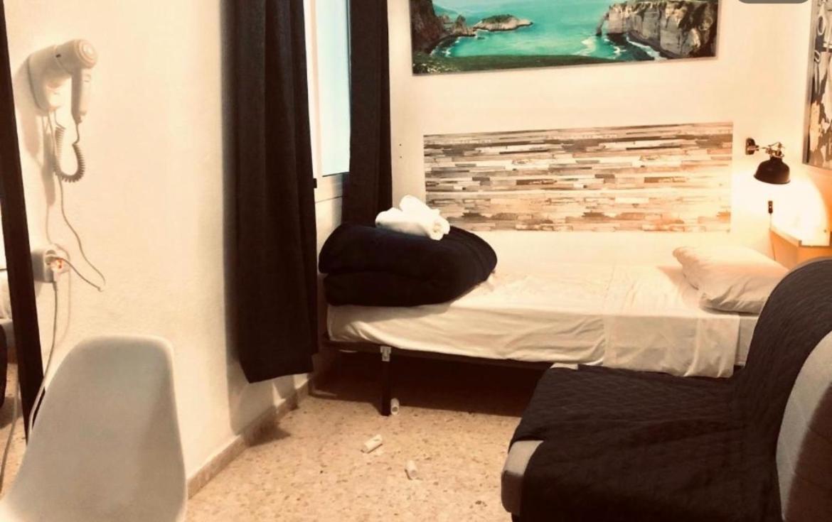 Low Cost Room Малага Экстерьер фото