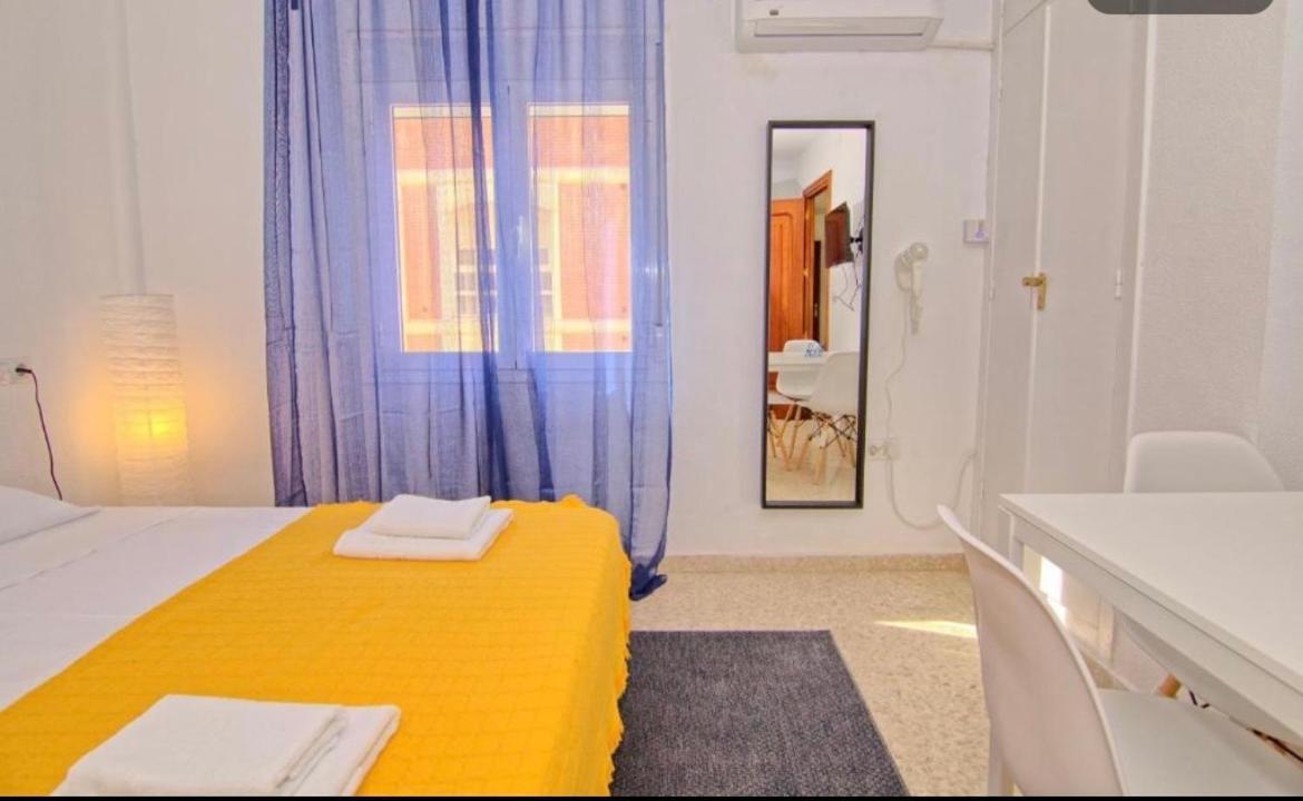 Low Cost Room Малага Экстерьер фото