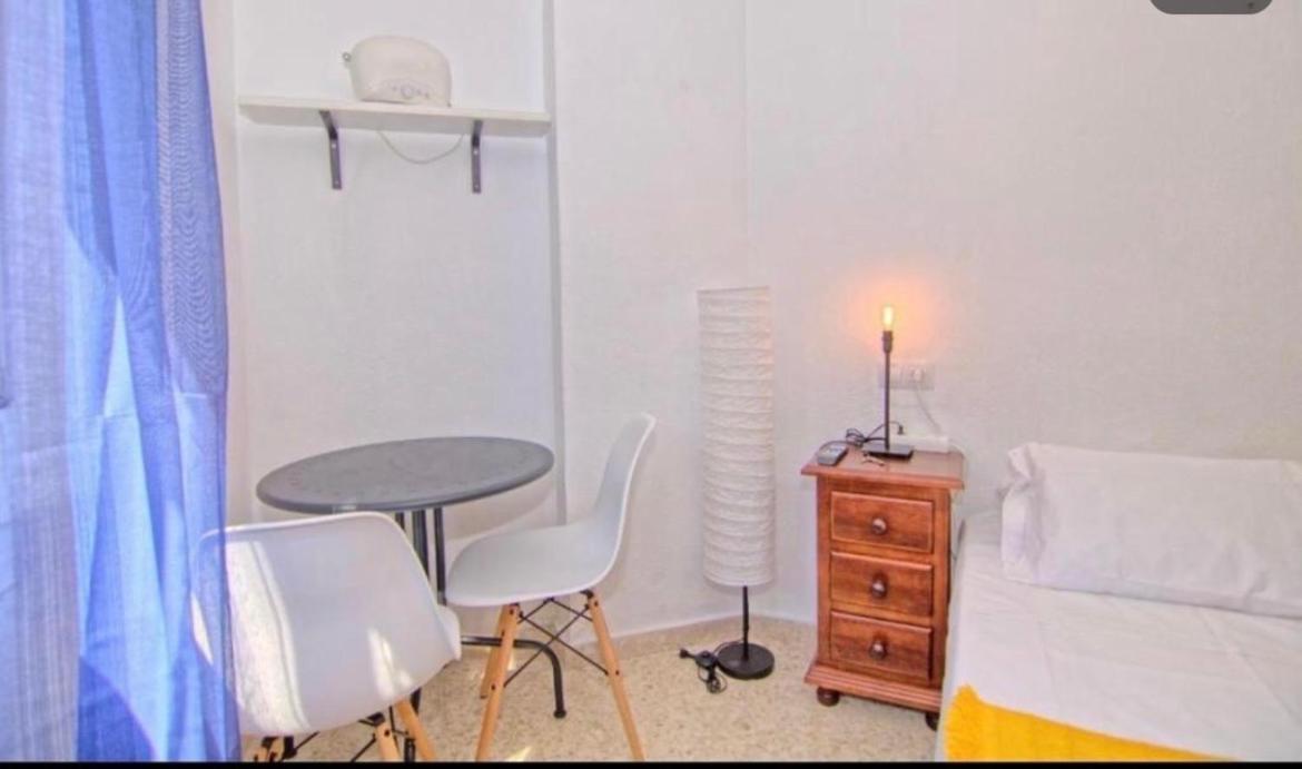 Low Cost Room Малага Экстерьер фото
